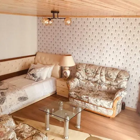 Stena Habitación en casa particular Erseke